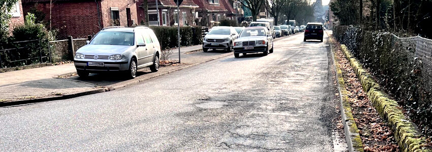 Foto: Hansestadt Lüneburg. Die Schomakerstraße, hier Richtung Innenstadt, ist in sehr schlechtem Zustand und wird entsprechend dem Masterplan Straßenbau als nächstes saniert.