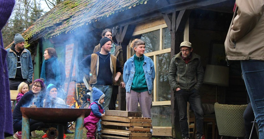 Foto: Solawi Ginsterbusch. Mitglieder der Wohngenossenschaft.