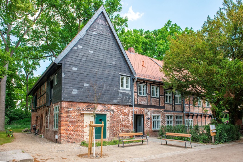 Foto: Hansestadt Lüneburg/Harald Poppke. Organistenhaus im St. Nikolaihof Bardowick.
