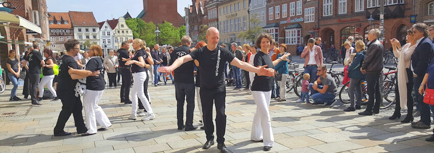 Foto: Karsten Meyer. Lüneburg tanzt 2025: Gesellschaftstanz Am Sande.