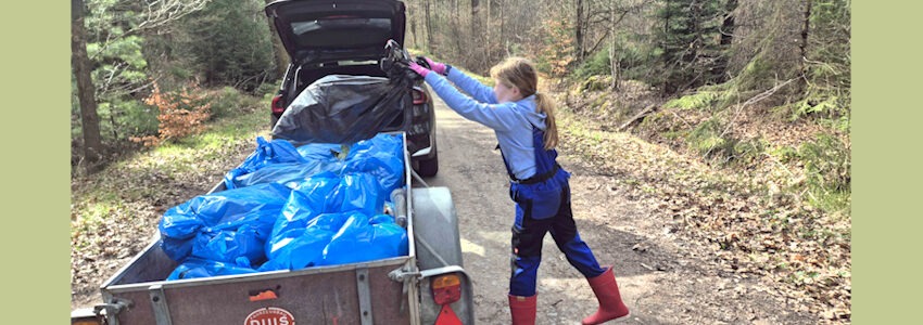 Müllfrevel im Einemhofer Forst, Anfang April 2026: Zwei Familien räumten auf. Sie füllten gemeinsam 42 Säcke und fuhren sie zur Mülldeponie.