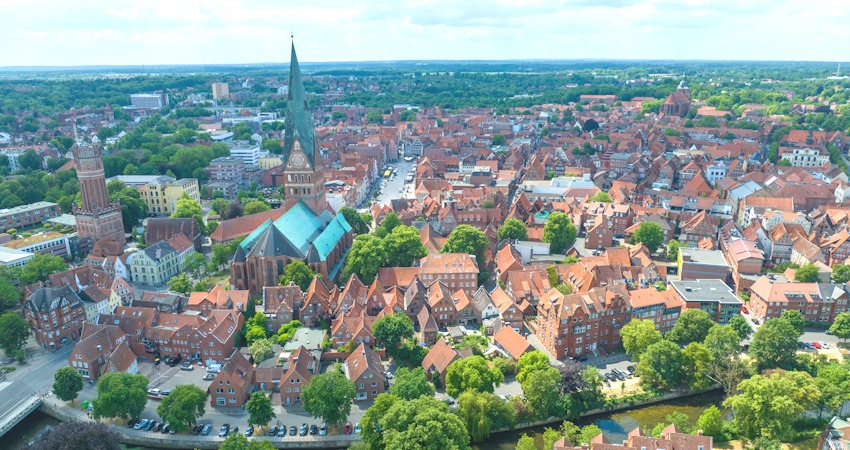 Foto: Hansestadt Lüneburg. Luftbild Innenstadt Lüneburg.