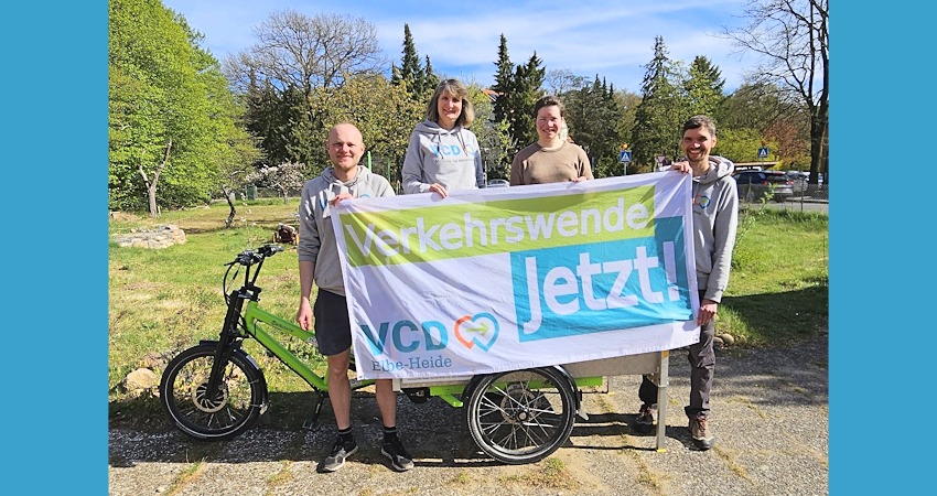 Foto: VCD Elbe-Heide. Neuer Vorstand im April 2026, von links: von links nach rechts zu sehen: Jonas Korn (stellvertretender Vorsitzender), Astrid Völzke (Vorsitzende), Theresa Korn (Schatzmeisterin), Florian Farnung (Beisitzer).