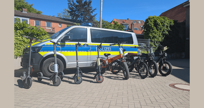 Foto: Polizeiinspektion Lüneburg/ Lüchow-Dannenberg/ Uelzen. Kontrolle von Elektro-Kleinstfahrzeuge und E-Scootern in Bad Bevensen am 2. Juni 2026.