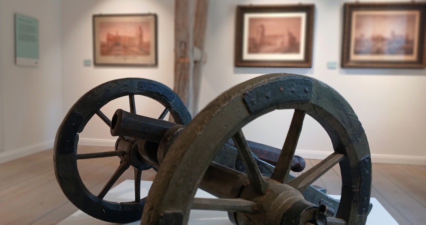 Foto: Altertumsverein Lüchow. Blick in einen Ausstellungsraum im Museumsgebäude.