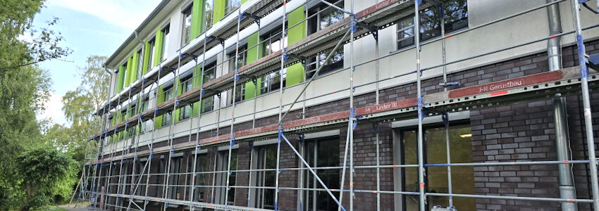 Foto: Landkreis Lüneburg. Das Gymnasium Bleckede bekommt einen neuen Fassadenanstrich.