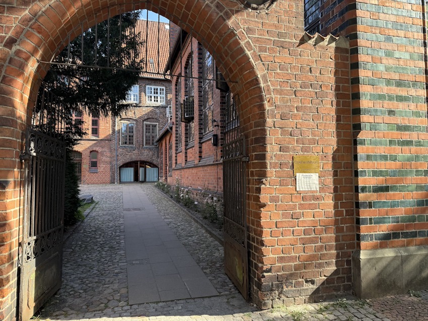 Foto: Hansestadt Lüneburg. Zugang zum Briefwahlbüro.