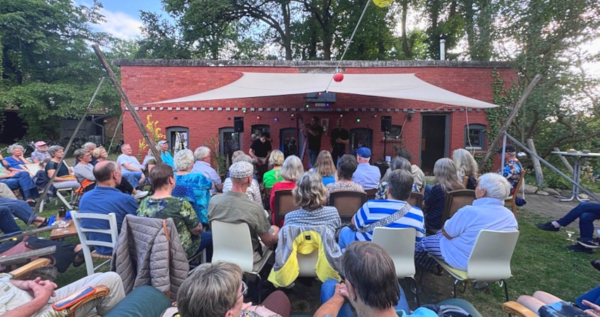 Foto: Kulturhof Lemgrabe. Konzert mit Saxyarpa im Sommerprogramm 2026.