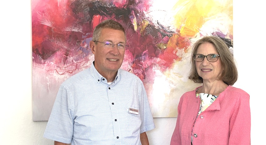 Foto: VHS Region Lüneburg. VHS-Geschäftsführer Eckhard Rodemer und Britta Stegmann, Kursleiterin Bereich Ehrenamt.