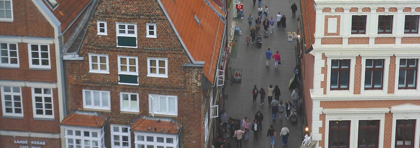 Foto: Hansestadt Lüneburg. Wohnen in der Innenstadt - Häuser in der Fußgängerzone.
