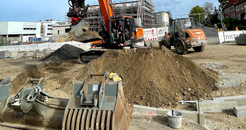 Hansestadt-News: Baustelle Dahlenburger Landstraße im Plan, Baumfällung im Hanseviertel und neue Wegweiser
