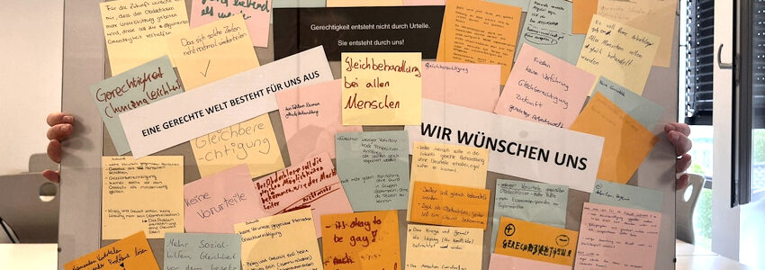 Foto: Polizeidirektion Lüneburg. Mosaik der Schülerinnen und Schülerinnen in der "Gerechtigkeitswerkstatt" im September 2026 (Ausschnitt). Es macht die unterschiedlichen Vorstellungen von Gerechtigkeit sichtbar.