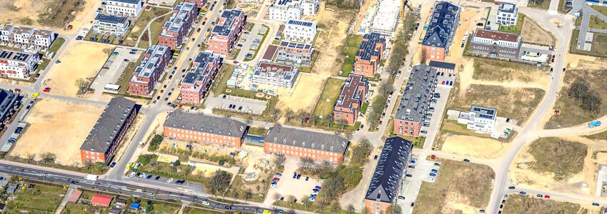 Foto: Falcon Crest Air. Luftbild - Blick auf die Wismarer Straße in Lüneburg.